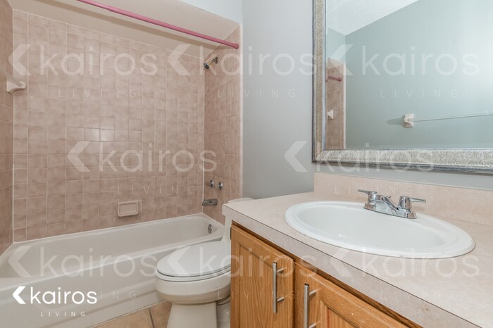 Building Photo - 1846 Manitoba Ct N