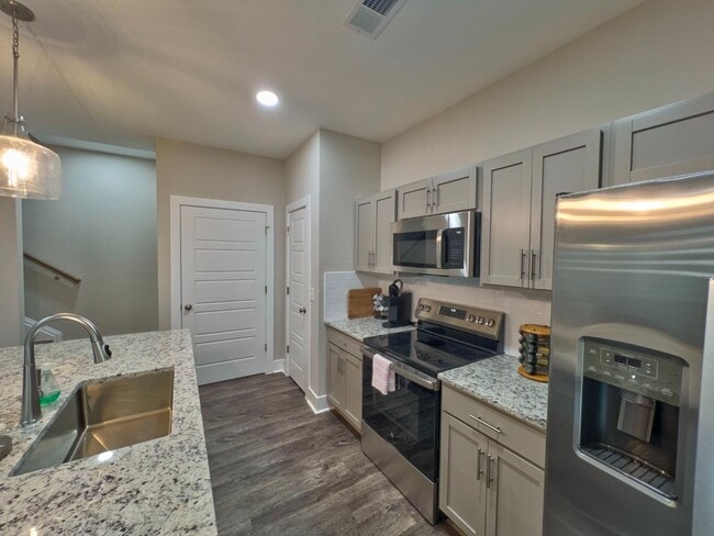 Building Photo - 3925 Overbrook Dr