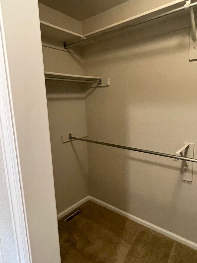 Building Photo - Beautiful Two-Story Home in Cul-de-sac