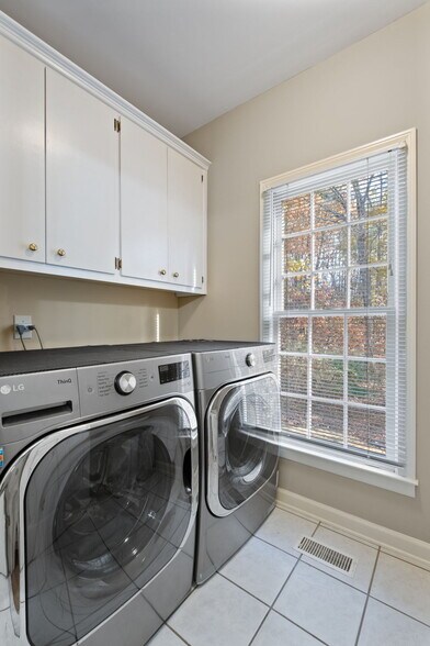 Building Photo - 2293 Camden Dr SW