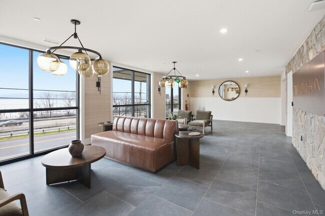 Building Photo - 25 S Riverside Ave