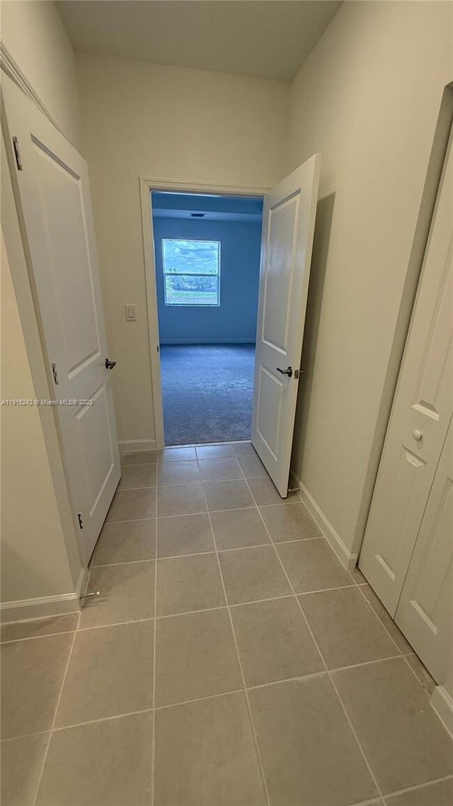 Building Photo - 2984 SE 23rd Ave