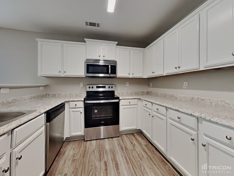 Building Photo - 2430 Dewey Creek Ln