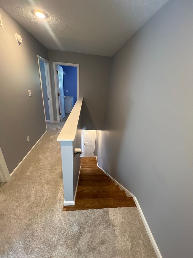 Building Photo - 852 E Sherwood Hills Dr