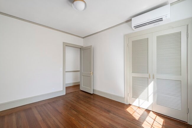 Building Photo - 294 Cole Ave