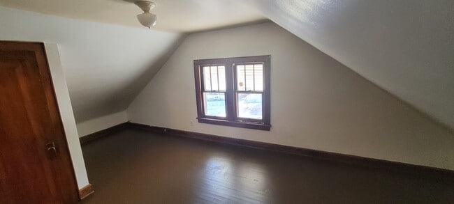 Building Photo - 707 Roselle Ave
