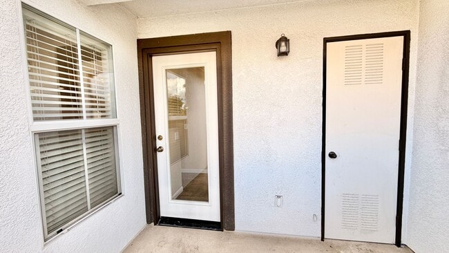 Building Photo - Bright & Lovely Two Story Townhome in the VistaMonte at San Luis Rey HOA Community of Oceanside!