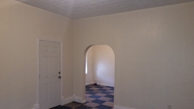 Building Photo - 2350 Germantown St