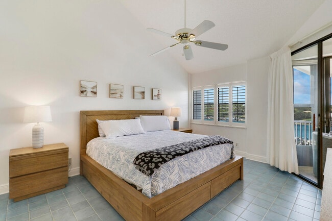 Building Photo - 543 Bay Colony Dr N