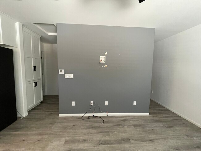 Building Photo - 703 W College St