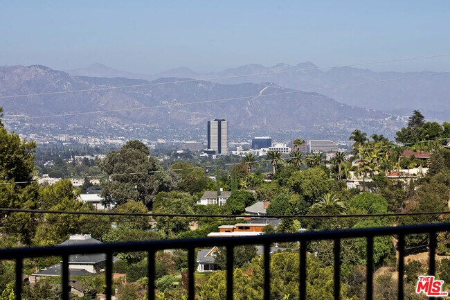 Building Photo - 3712 Berry Dr