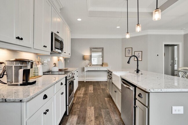 Building Photo - Summerhouse on Everett Bay Home Available!