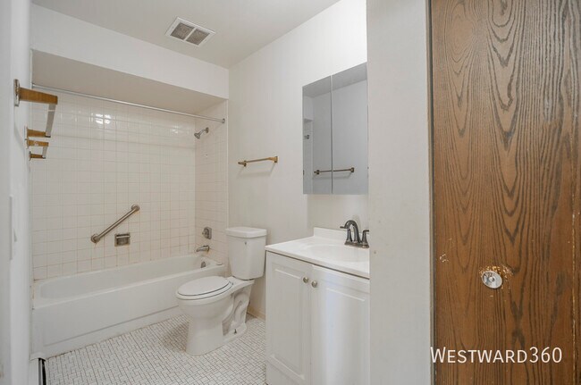 Building Photo - 10413 Dearlove Rd