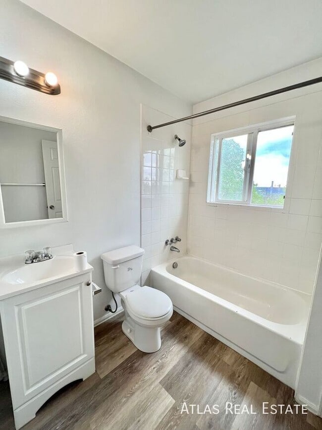 Building Photo - 934 W Moreno Ave