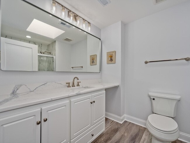 Building Photo - 1800 Dewes St