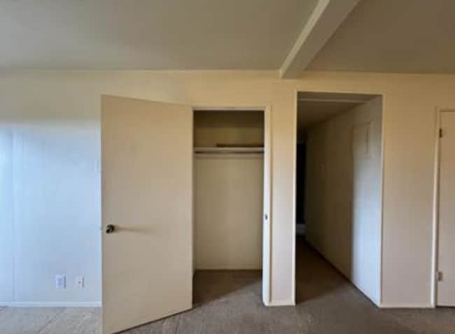 Building Photo - 599 Darwin St