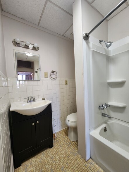 Building Photo - 321 N Main St