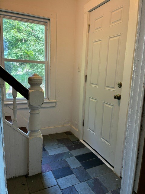 Building Photo - 13 Maple Ave