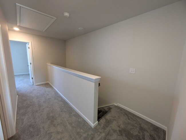 Building Photo - 831 Powder Br Dr