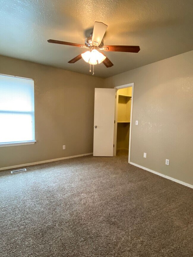 Building Photo - 3 Bedroom in Jenks School district!!