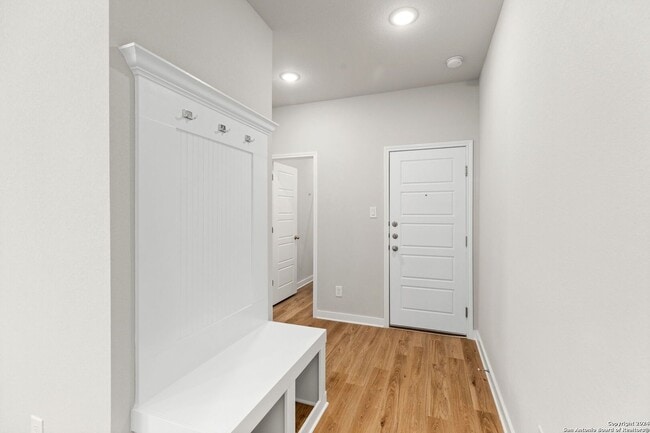 Building Photo - Stunning 4-bedroom, 3-bathroom Luxury Duplex on a HUGE Corner Lot!