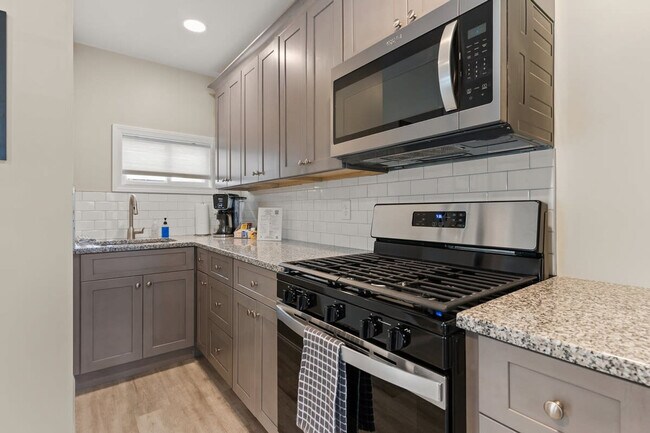 Building Photo - 8 N St