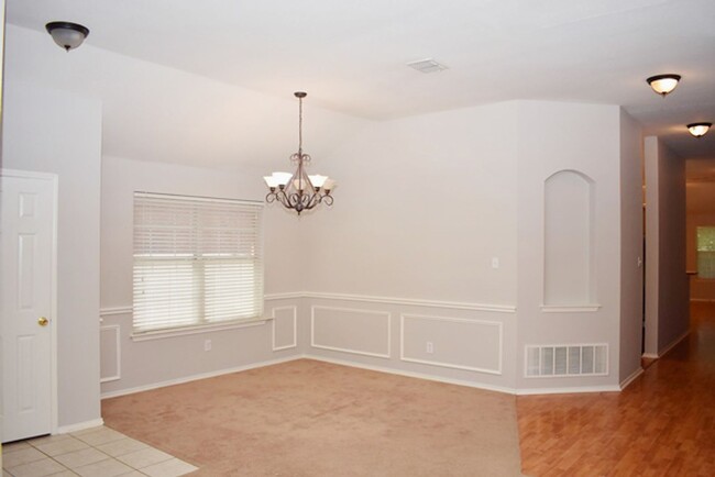 Building Photo - 11901 Gold Creek Dr E