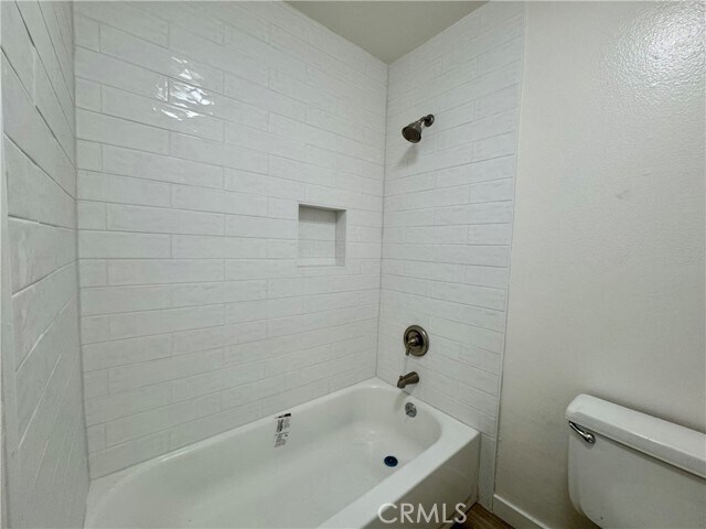 Building Photo - 7631 Ellis Ave