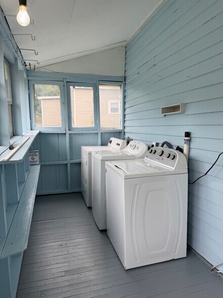 Laundry 1 - 730 Maryland St