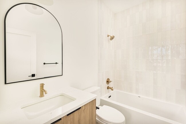 Building Photo - LUX 3BD, 4BA Sunnyside Home with Office and 2-Car Garage