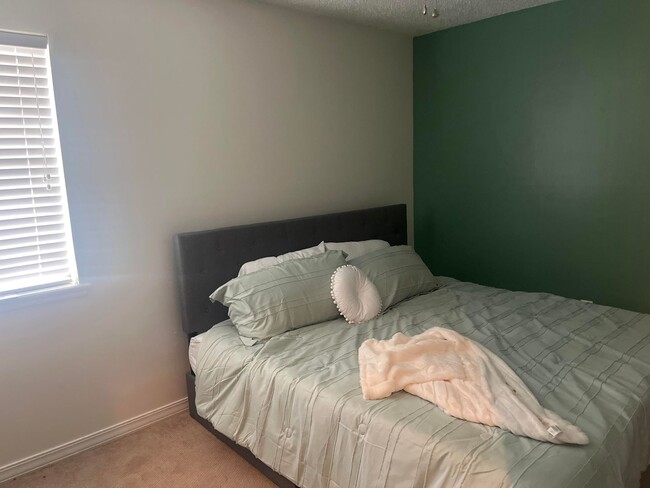 Building Photo - This well-maintained 2-bedroom, 1.5-bath home in Russellville, AR