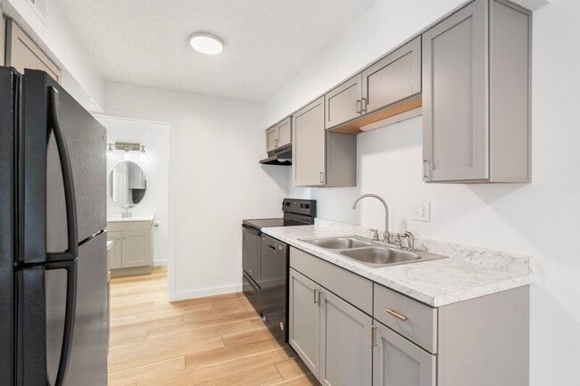 Building Photo - 3160 W Greenwood St