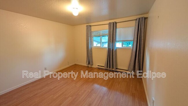 Building Photo - 12601 SE 30th St