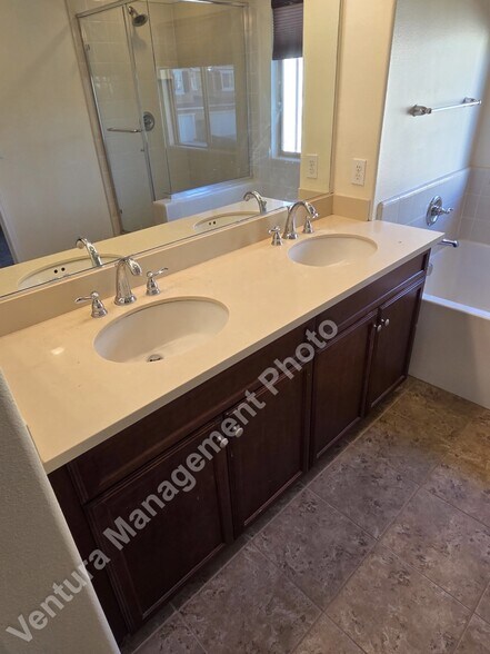 Building Photo - 13347 Stonebridge Ct