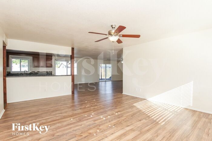 Building Photo - 3502 E Greenway Ln