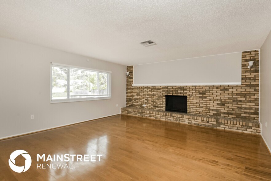 Building Photo - 4715 Almanza Ave