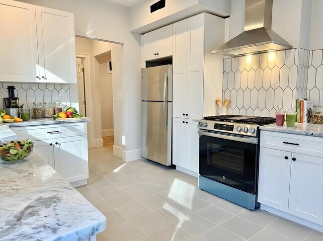 Building Photo - 38 Washburn St