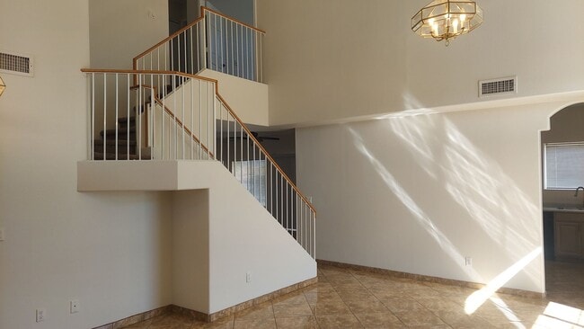Building Photo - GORGEOUS GLENDALE HOME!