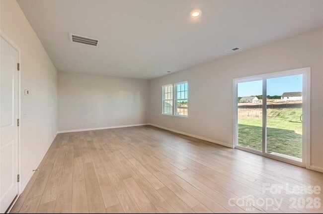 Building Photo - 6337 Fairfax Ct