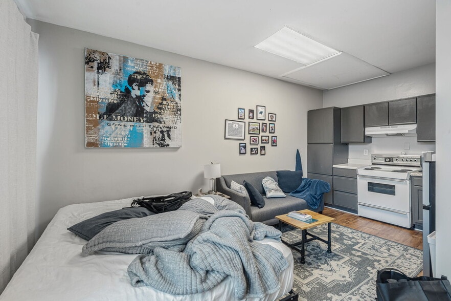 Building Photo - 1606 Laurel Ave