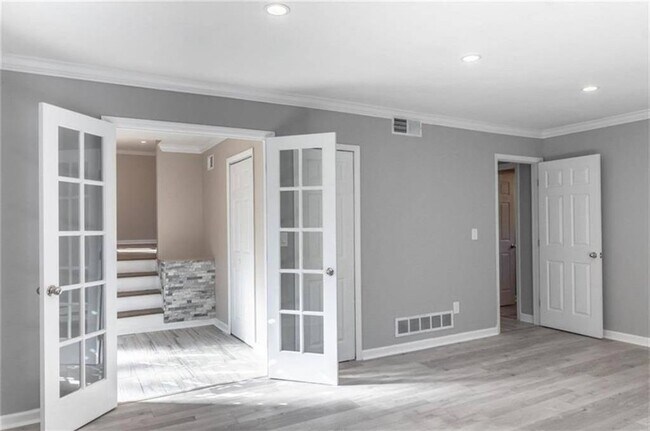 Building Photo - 3022 Trafalgar Way