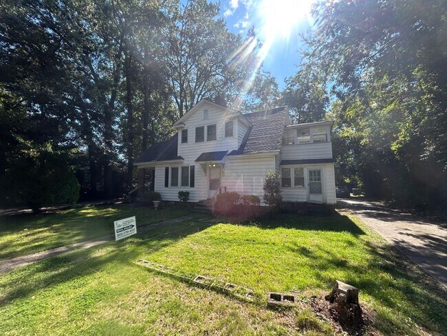 Building Photo - 712 Brandon Ave