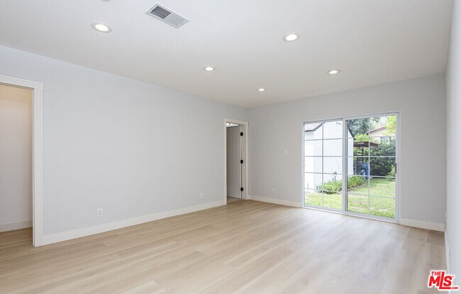 Building Photo - 14843 Morrison St