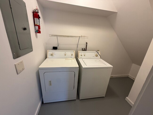 Building Photo - 112-116 EAP