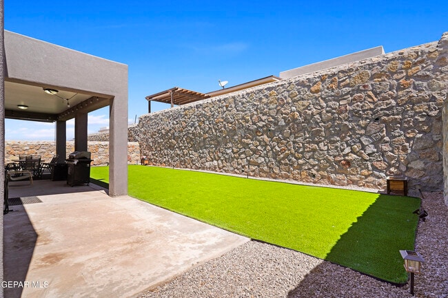 Building Photo - 12863 Ivelet Ct