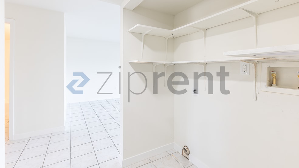 Building Photo - Unit 203