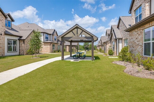 Building Photo - 215 Pk Pl Cir