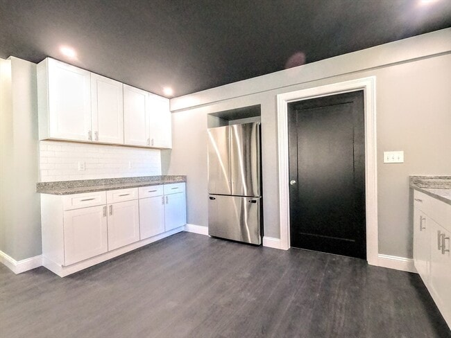 Building Photo - 2 Sunnyside St