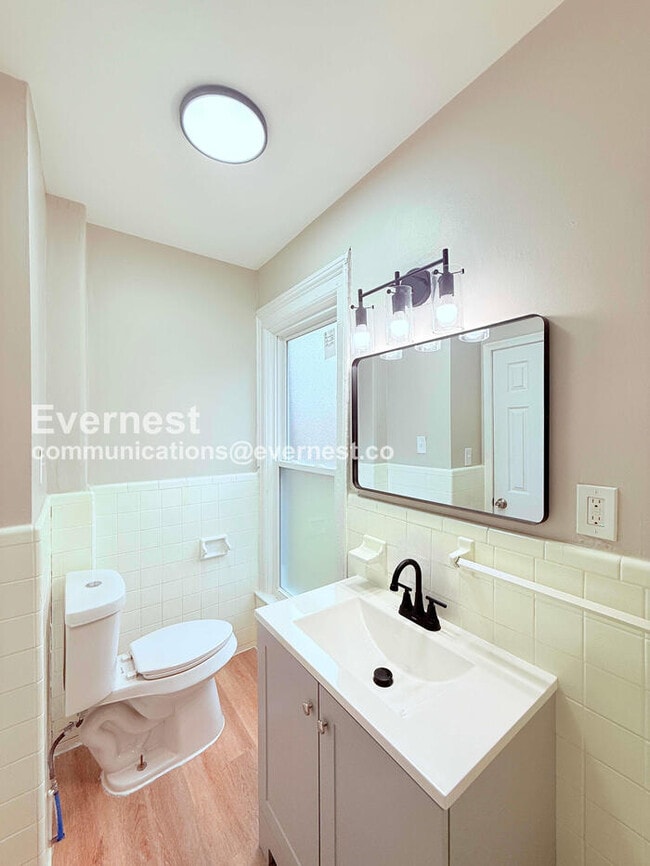 Building Photo - 3 Bed/1 Bath Home with Off-Street Parking / Pet-Friendly / Available Now!