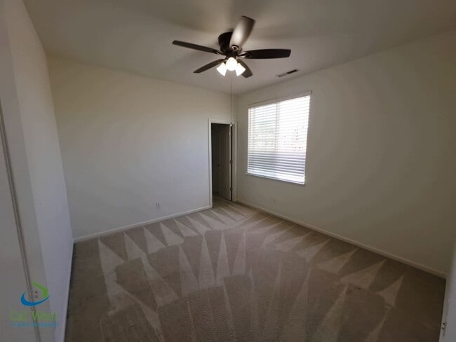 Building Photo - $5295 - 2 Story, 4 bed - 2 Bath Home in se...